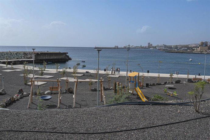 Archivo - Zona de baño Acapulco-El Bloque, en el litoral de Valleseco