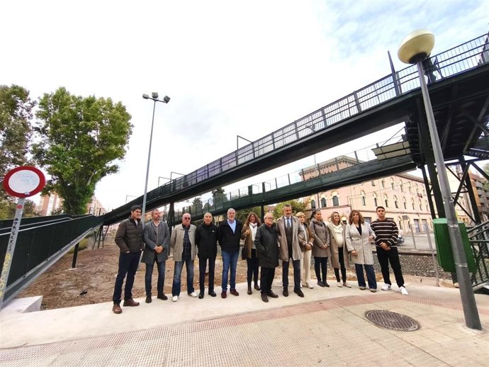 La pasarela de Gonzalo de Berceo ya está en uso tras su renovación estructural y estética.