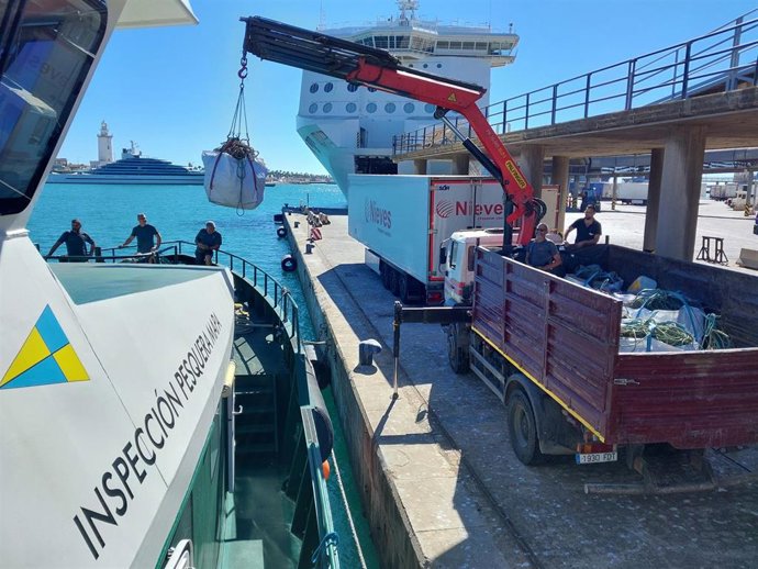 .- Servicio De Inspección De Pesca De La Subdelegación Del Gobierno Decomisa 450 Alcatruces En Cuatro Líneas