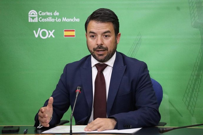 Archivo - El portavoz del Grupo Parlamentario Vox, Iván Sánchez.