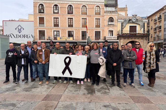 UGT y CCOO protestan frente a la patronal por la muerte de la trabajadora fallecida en la explosión de Socuéllamos