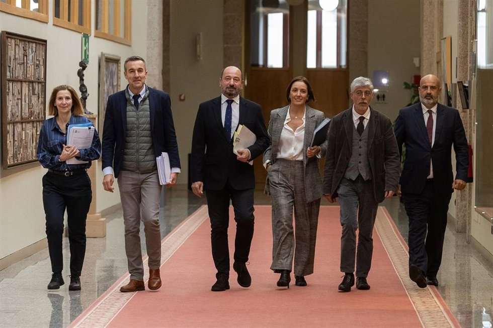 El director de Turismo de Galicia, Xosé Merelles, acude con su equipo a la Comisión 3 de Economía, Facenda e Orzamentos en el Parlamento de Galicia.