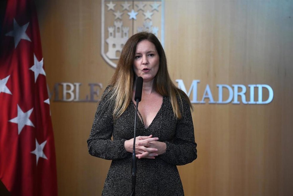 Archivo - La consejera de Familia, Juventud y Asunstos Sociales, Ana Dávila, ofrece declaraciones a los medios durante un pleno en la Asamblea de Madrid, a 4 de abril de 2024, en Madrid (España).