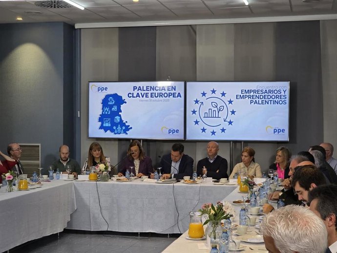 Raúl de la Hoz destaca la importancia del sector primario, el agroalimentario y de la automoción en Palencia.