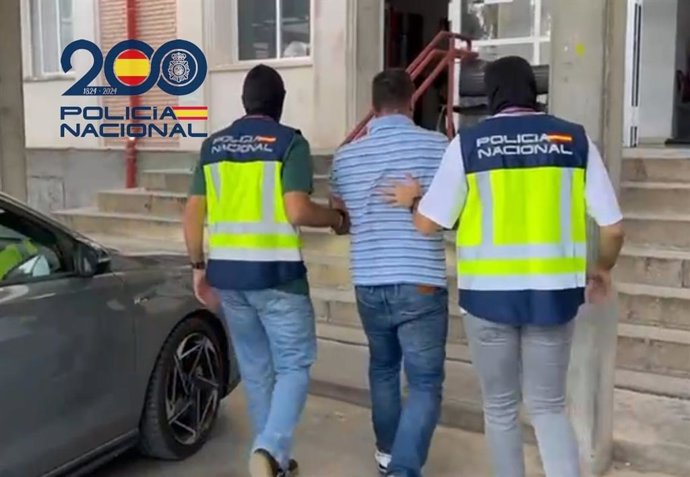La Policía Nacional detiene a un taxista acusado de "amenazar de muerte" a un compañero que ya había denunciado irregularidades laborales en el aeropuerto de San Pablo de Sevilla.