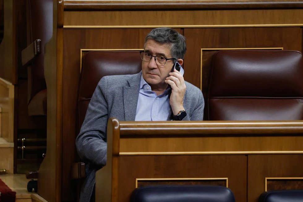 El portavoz del PSOE, Patxi López, durante un pleno del Congreso de los Diputados
