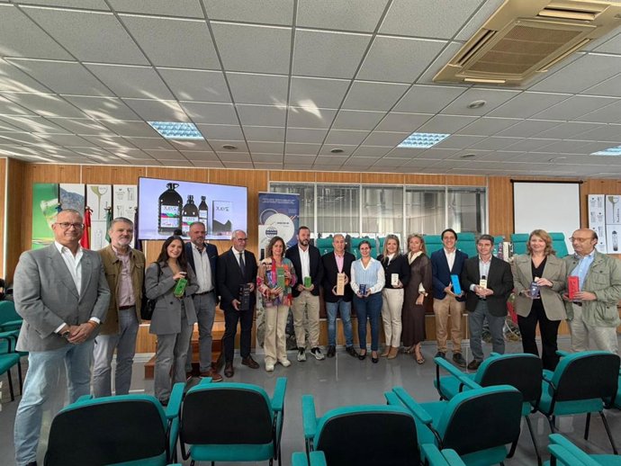 Presentación de la edición solidaria del aceite de oliva virgen extra Xave.