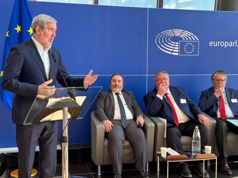 El presidente de Canarias, Fernando Clavijo, en una intervención en la uni