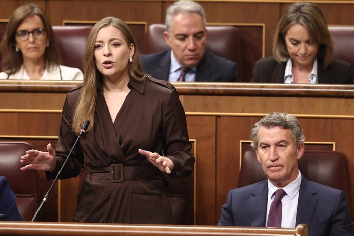 La portavoz del PP en el Congreso, Ester Muñoz, interviene durante una sesión de control al Gobierno, en el Congreso de los Diputados