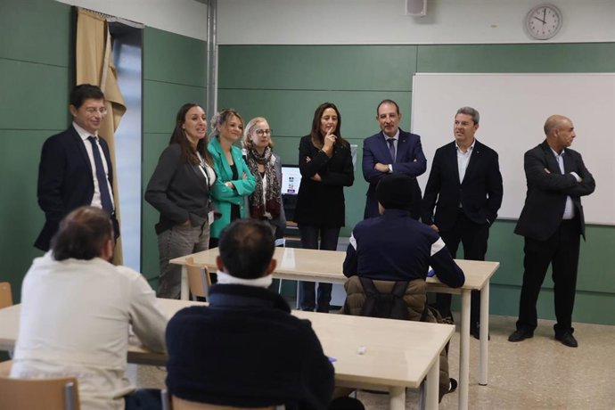 El conseller de Justicia y Calidad Democrática, Ramon Espadaler, y la de Educación y Formación Profesional, Esther Niubó en su visita