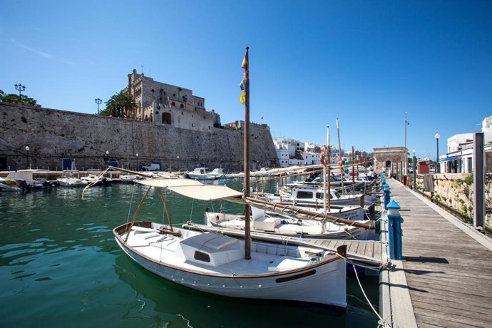 Barcas amarradas a un puerto de Mallorca.
