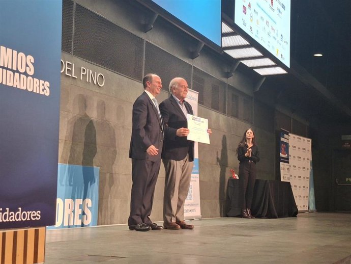 CEOMA recibe Mención de Honor en los Premios Supercuidadores 2025 por su labor en el envejecimiento activo