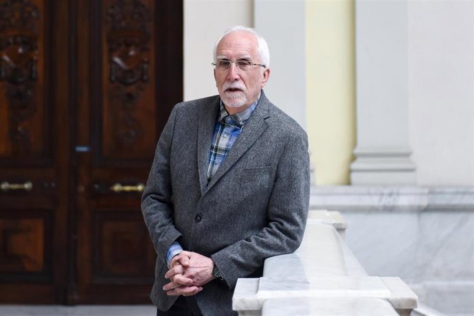 Archivo - El escritor Luis Mateo Díez, en una fotografía de archivo.