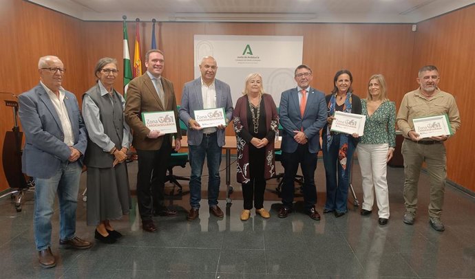 La Junta concede ocho nuevos distintivos 'zona cardioasegurada' a entidades onubenses.