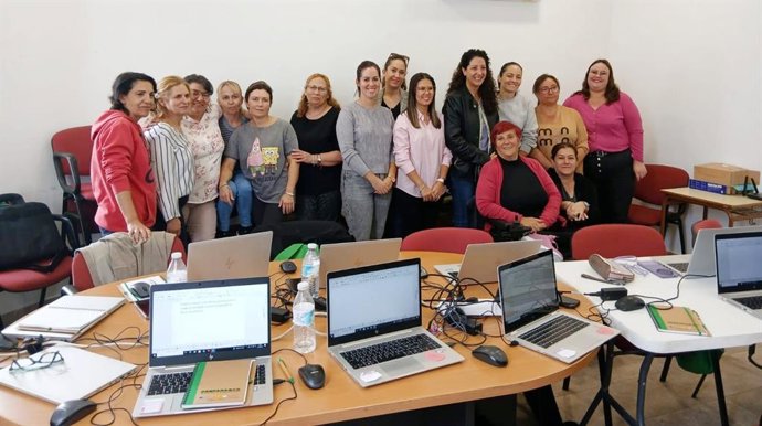 Encuentro con alumnas de una acción del programa 'Preparad@s'.