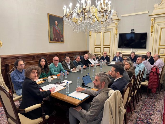 Reunión del Ayuntamiento de Santiago sobre el informe del ciclo del agua