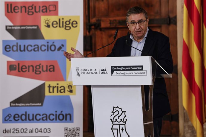Archivo - Arxiu - El conseller d'Educació, Cultura, Universitats i Ocupació de la Generalitat Valenciana, José Antonio Rovira, intervé durant la presentació de la campanya sobre l'elecció de la llengua base en els centres educatius.  