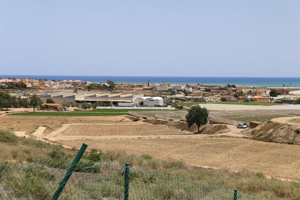 Archivo - Vista de la playa desde una zona afectada por radioactividad debido al accidente nuclear en Palomares (Almería). 