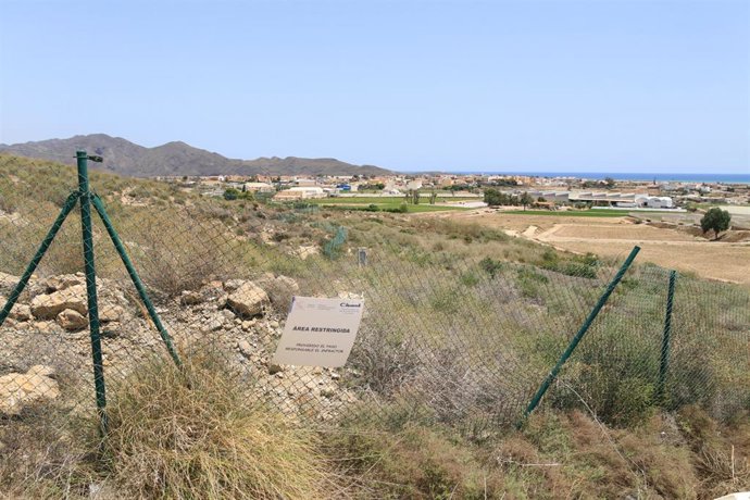 Archivo - Detalle de la parcela contaminada por el accidente nuclear en Palomares, en Cuevas del Almanzora (Almería).
