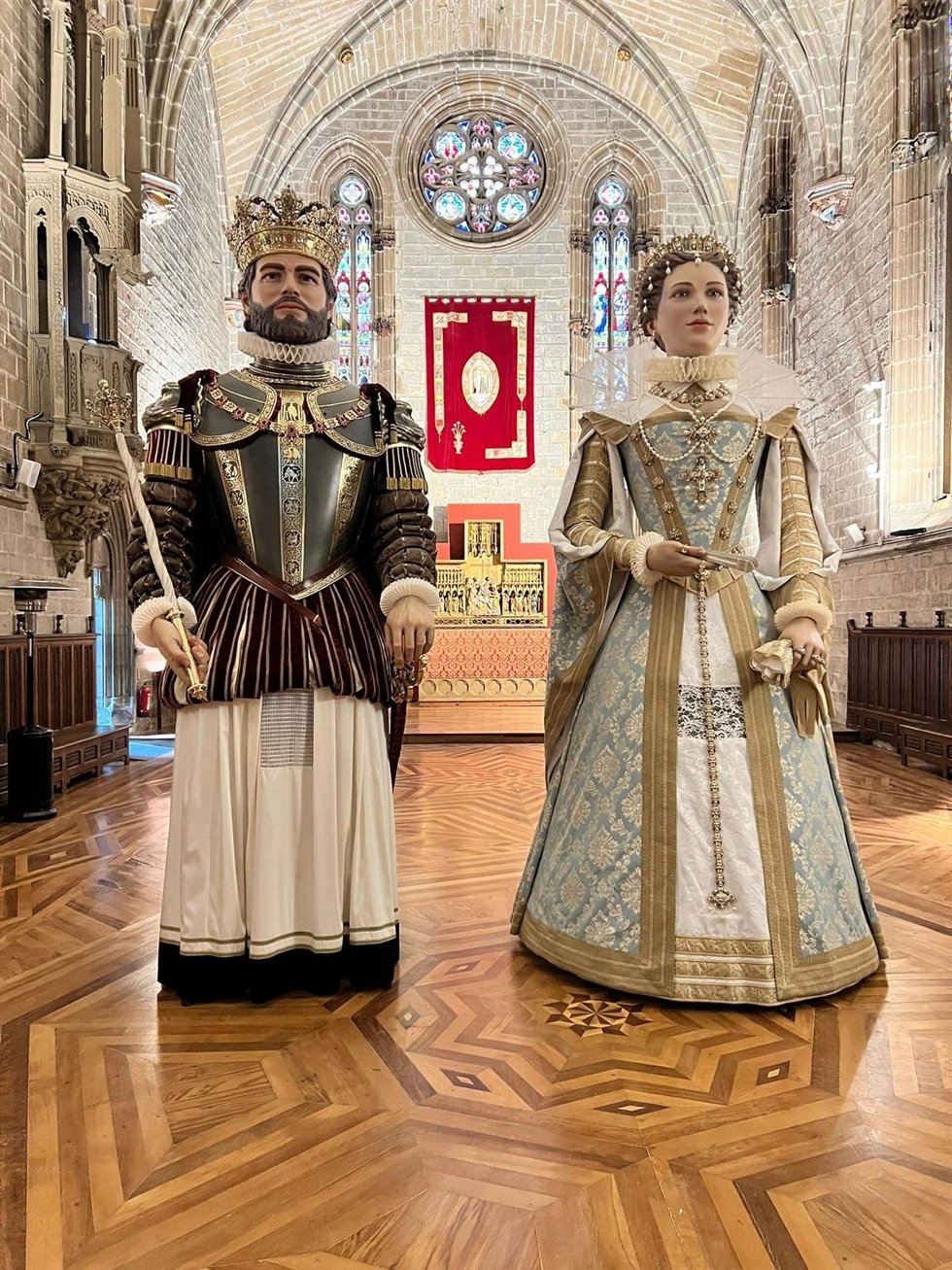 La Catedral de Pamplona recupera dos de los seis gigantes que tuvo hace siglos.