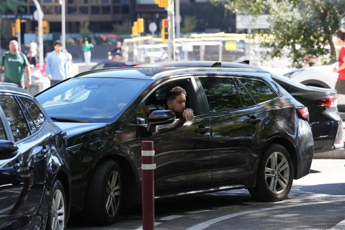 Archivo - Varios VTC durante una concentración convocada por el Sindicato Libre de Transporte (STL) y Unauto VTC ante la Consellería de Territorio de la Generalitat, a 23 de septiembre de 2025, en Barcelona, Catalunya (España). La concentración coincide c