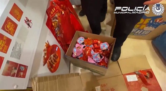 Bombones y chocolatinas incautadas en Usera por incumplir la normativa