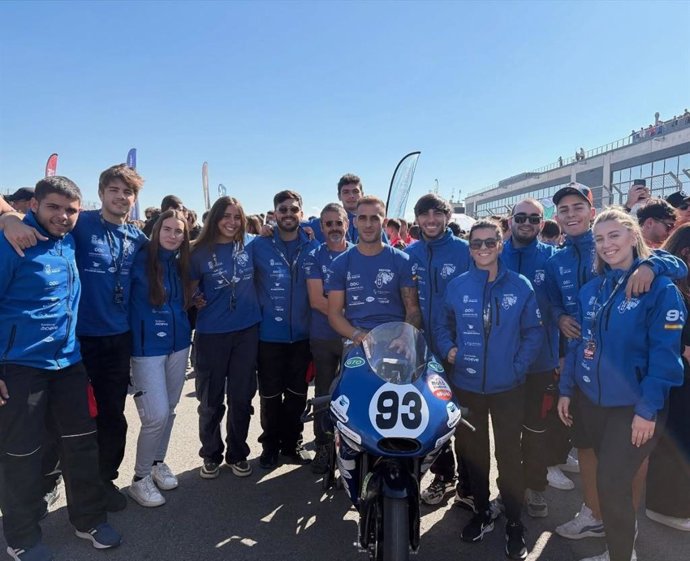 Equipo MotoETSIUHU de la Escuela Técnica Superior de Ingeniería de la Universidad de Huelva.