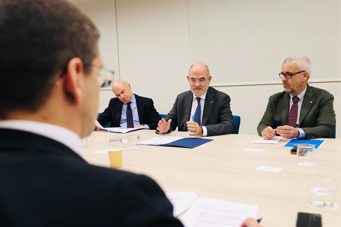 El conseller de Unión Europea y Acción Exterior de la Generalitat, Jaume Duch, en un encuentro con los cónsules