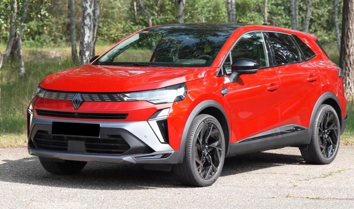 Symbioz Full Hybrid E-Tech 160: un híbrido familiar hecho en España, disponible desde 30.019 euros.