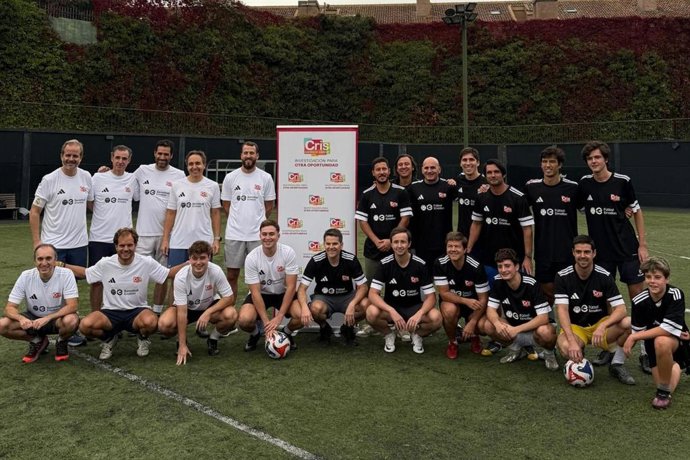 Eden Hazard y Sergio Rodríguez, el 'Chacho', durante el partido solidario a beneficio de CRIS Contra el Cáncer.