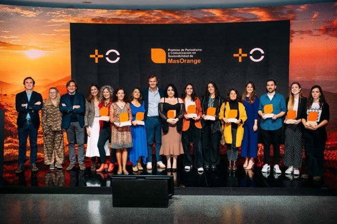 Sara Acosta, Blanca Escribano y Tania Alonso, ganadoras en la V edición de los premios de periodismo de 'MasOrange'