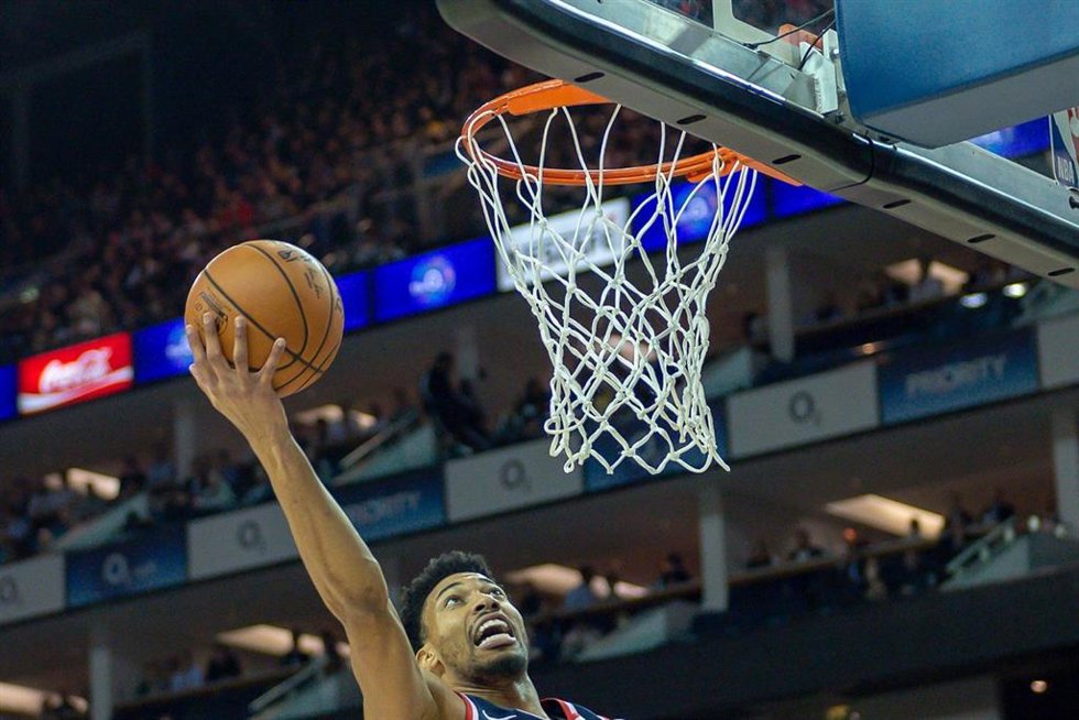 Los árbitros de la NBA se comunicarán por auriculares con su 'sala VOR'.