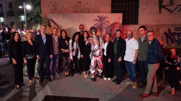 Foto familiar en la Noche en Negro de Almería.