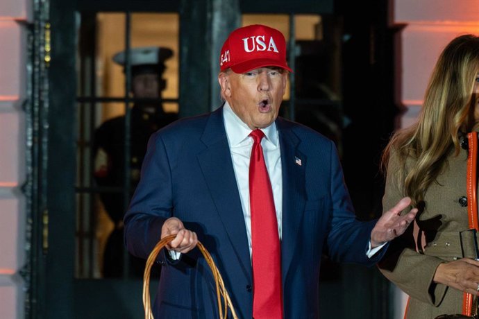 October 30, 2025, Washington, District Of Columbia, USA: President DONALD TRUMP yells to the crowd at the end of the 2025 White House Halloween trick-or-treat event.,Image: 1049329571, License: Rights-managed, Restrictions: , Model Release: no, Credit lin