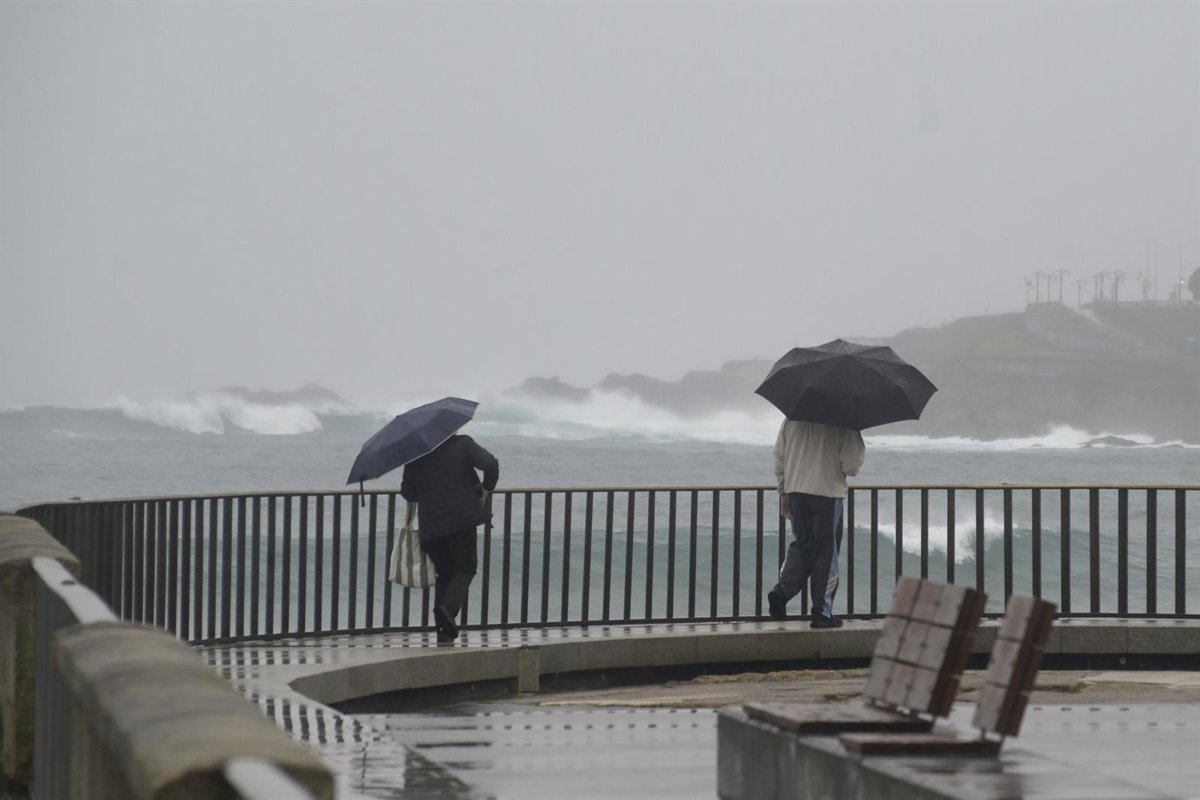 Las lluvias serán persistentes hoy en el noroeste y centro de la Península con cielos nubosos en el resto, según AEMET