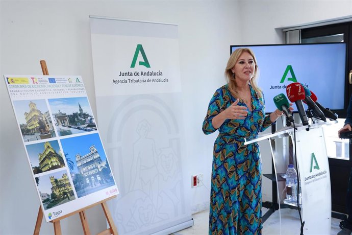 Archivo - La consejera de Economía, Carolina España, en una imagen de archivo en la presentación de la reforma energética del edificio Coliseo, sede de la Agencia Tributaria de Andalucía (Atrian). 