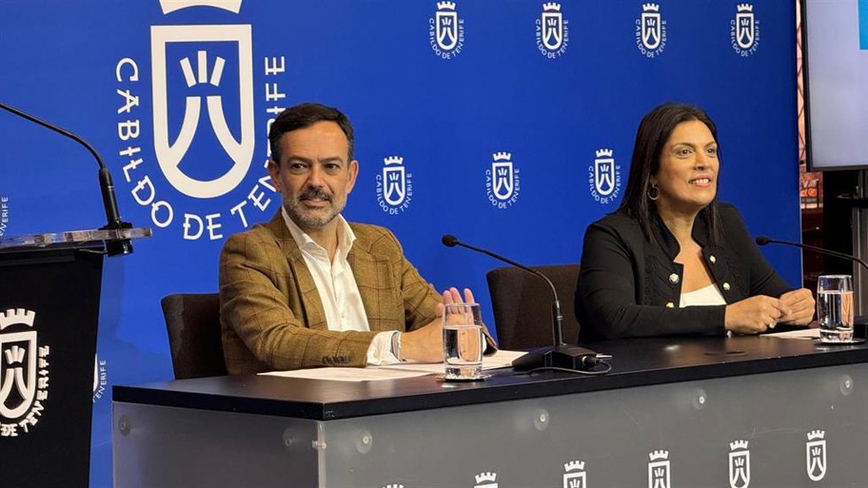El vicepresidente y consejero de Turismo, Lope Afonso, y la consejera delegada de Turismo de Tenerife, Dimple Melwani