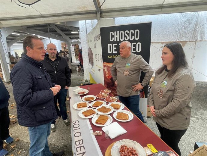 Marcelino Marcos, a la izquierda