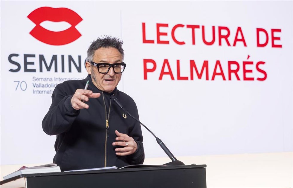 El director de la Seminci, José Luis Cienfuegos, durante la lectura del palmarés de la 70 edición de la SEMINCI, en el Salón de Espejos del Teatro Calderón, a 1 de noviembre de 2025, en Valladolid, Castilla y León (España). 