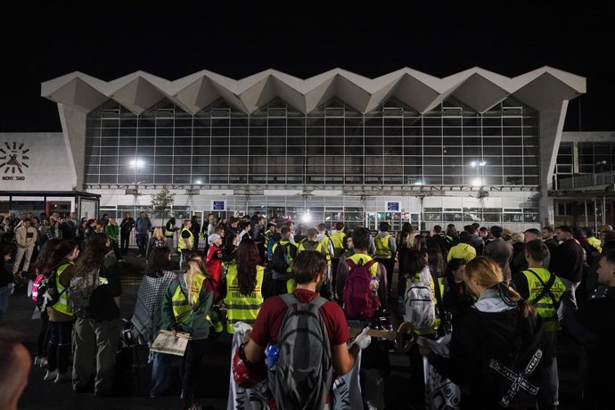 October 15, 2025, Novi Sad, Vojvodina province, Serbia: 2025111, Novi Sad, Serbia - Students  lay wreaths in front of the Novi Sad Railway Station, on November 1, 2025. The event marks the first anniversary of the deadly concrete canopy collapse that kill