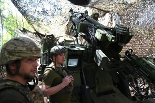 Archivo - July 10, 2025, Pokrovsk Oblast, Donestk, Ukraine: Soldiers from Division Cesar, artillery, 155th Brigade fire shells during battle in Pokrovsk Oblast region. The Ukrainian 155th Mechanized Brigade, transformed from an infantry unit into a mechan