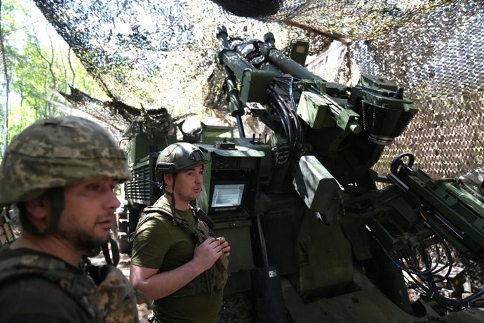 Archivo - July 10, 2025, Pokrovsk Oblast, Donestk, Ukraine: Soldiers from Division Cesar, artillery, 155th Brigade fire shells during battle in Pokrovsk Oblast region. The Ukrainian 155th Mechanized Brigade, transformed from an infantry unit into a mechan