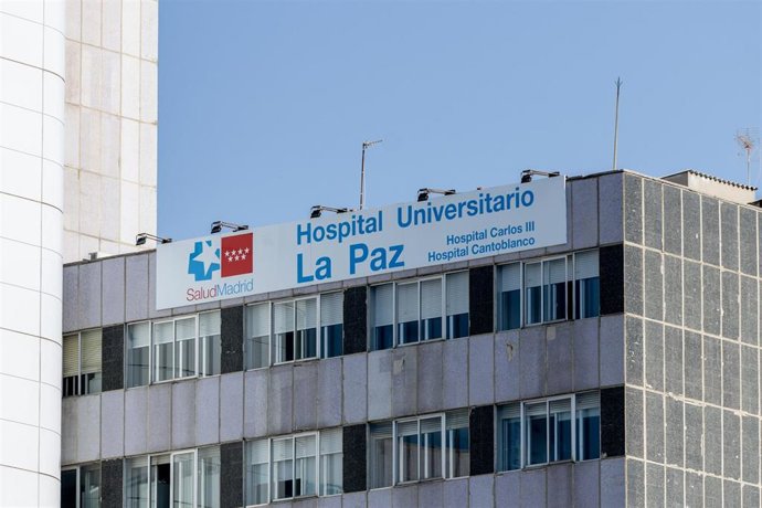 Archivo - Fachada del Hospital Universitario de la Paz.