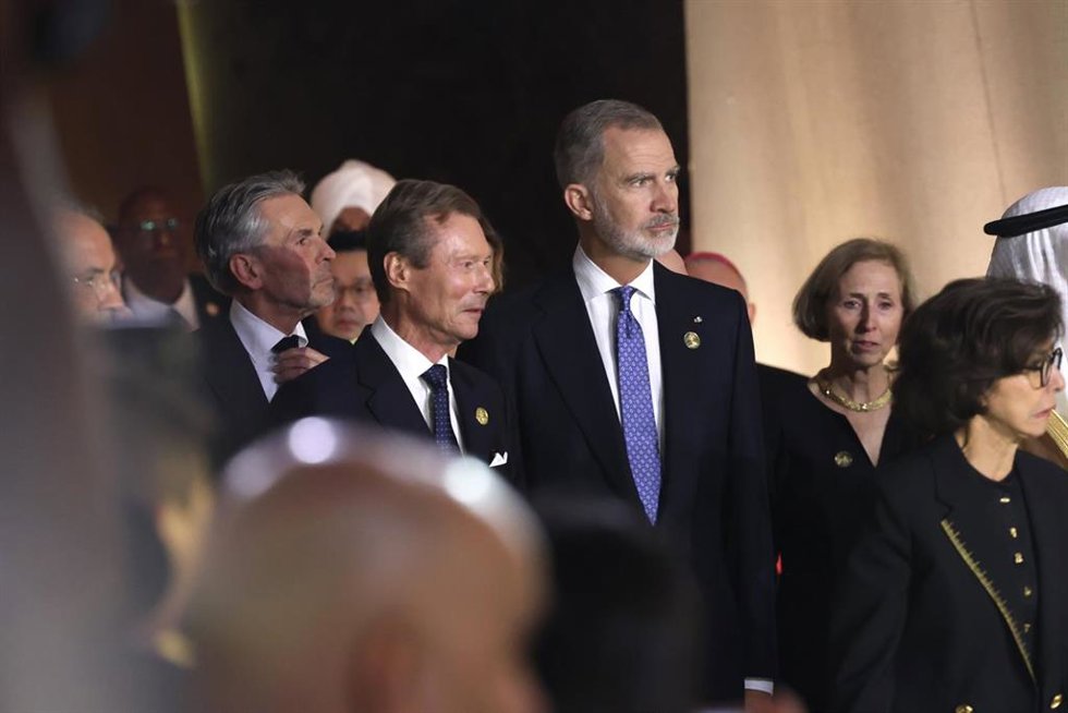 El Rey, junto a los jefes de Estado y de Gobierno invitados a la ceremonia de inauguración del Gran Museo Egipcio (Giza).