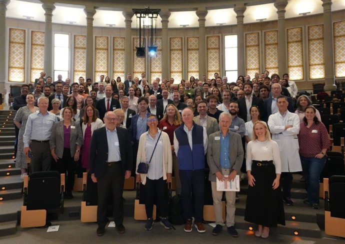 Foto de familia del estudio de investigación europeo sobre enfermedades autoinmunes.