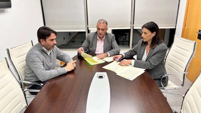 Santander se adhiere al convenio para la implantación de la tarjeta interoperable de Cantabria en el TUS