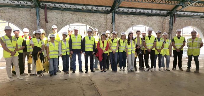 El Ayuntamiento de Murcia, a través de la Concejalía de Turismo, Comercio y Consumo dirigida por Jesús Pacheco, ha recibido este viernes a un grupo de alumnos del CIFP Politécnico de Murcia para realizar una visita técnica