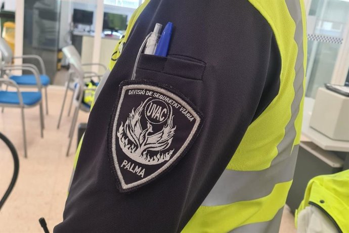 Un agente de la Unidad de Vehículos de Accidentes (UVAC) de la Policía Local de Palma