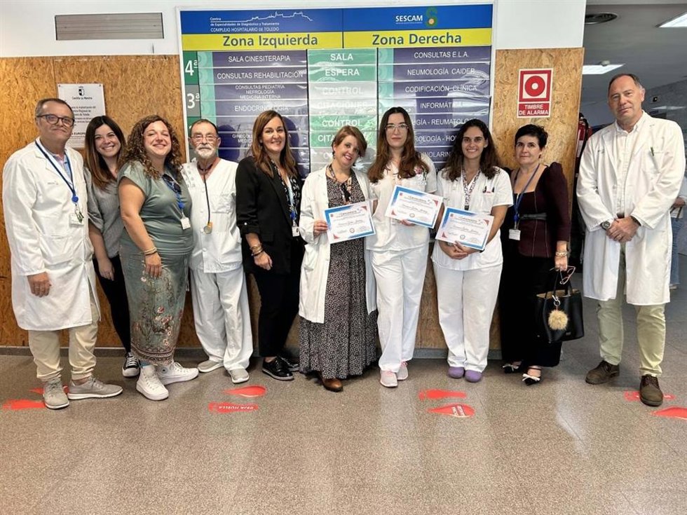 Enfermeras del hospital de Toledo premiadas por un trabajo sobre la implementación de una herramienta digital para leer pruebas cutáneas de alergia.