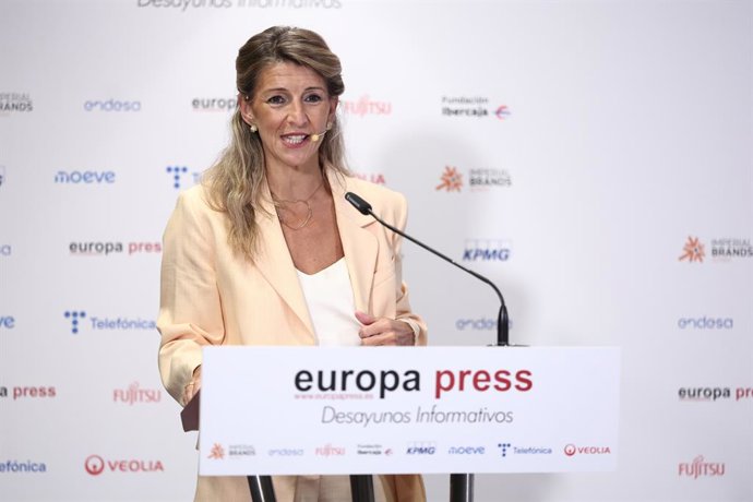 La vicepresidenta segunda del Gobierno y ministra de Trabajo y Economía Social, Yolanda Díaz, protagoniza un desayuno informativo de Europa Press en el NH Collection Eurobuilding, a 9 de octubre de 2025 en Madrid (España).